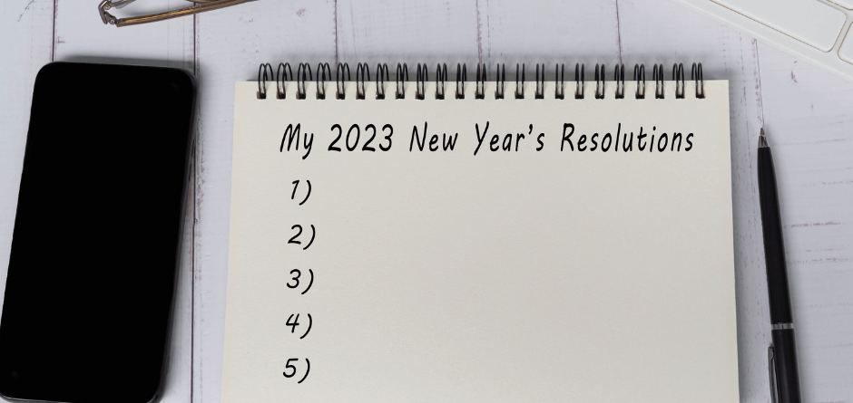 λίστα στόχων 2023. κινητό και γυαλιά. setting goals